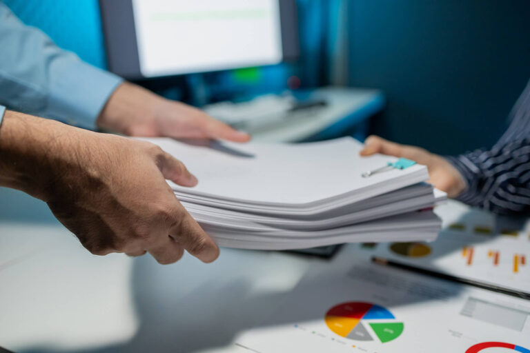 Handing over VAT records in an office